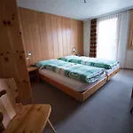 Hold Hotell 2*